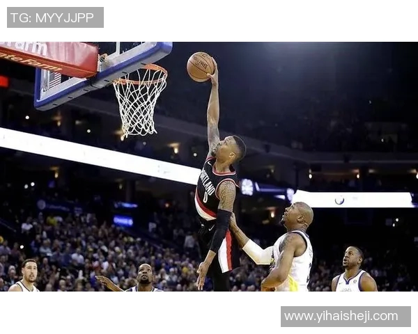 利拉德比赛中细节动作引发球迷热议引发广泛关注与讨论 利拉德比赛中细节动作引发球迷热议引发广泛关注与讨论