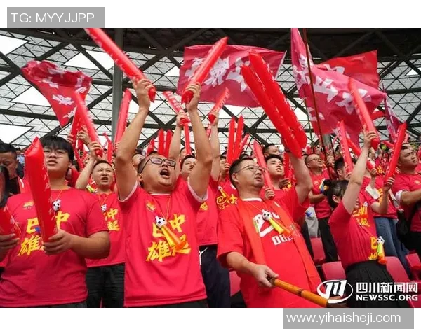 球迷在看台上表白成功，现场掌声雷动